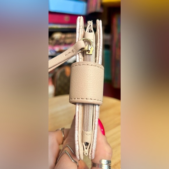 Juicy Couture Modern Chic Sandstone Bifold Card Wallet w/ Heart Keychain​​ - Picture 5 of 12